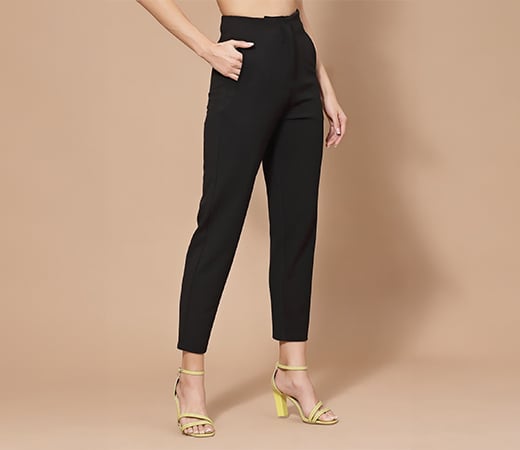 Black Women Solid Tapered Fit Pant