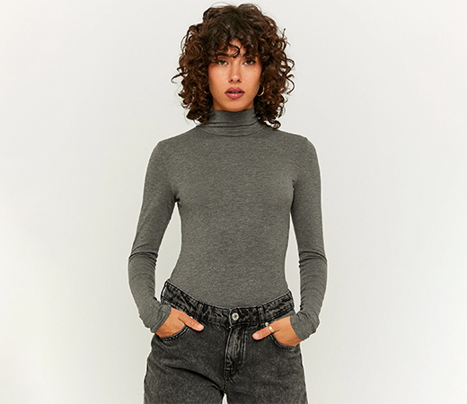 High-Neck Body-Con Basic Sous Pullover In Grey