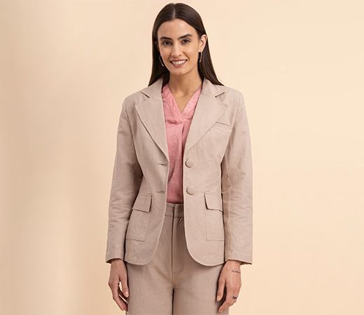 Woman wearing linen lapel collar blazer 