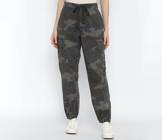 American Eagle Baggy camo joggers