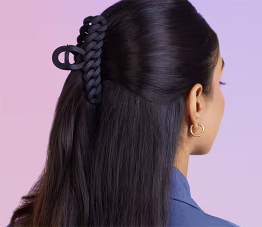 Pipa Bella by Nykaa Fashion Wavy Black Hair Claw Clip