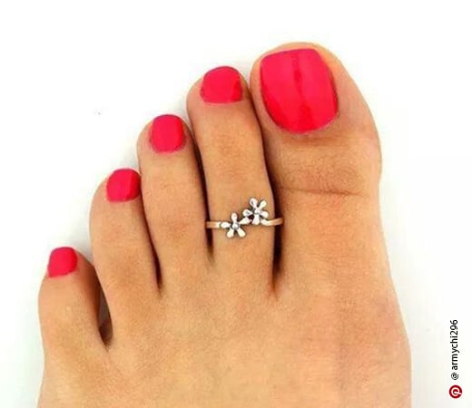 Women wearing toe rings
