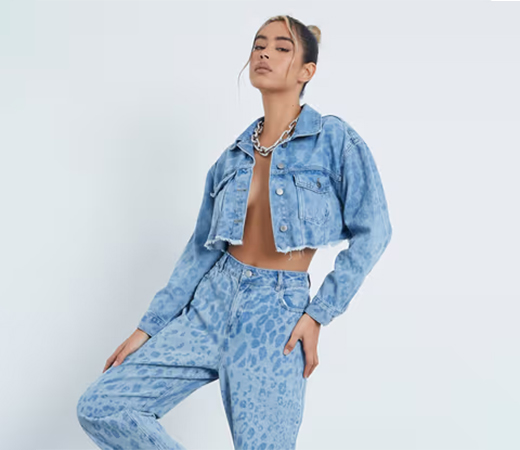 I SAW IT FIRST Light Wash Leopard Print Cropped Denim Jacket