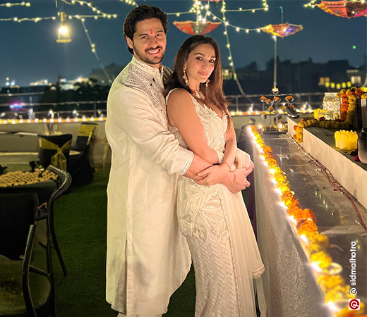  Siddharth Malhotra and Kiara Advani dressed in white for Diwali 