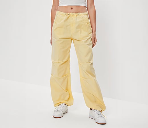 American Eagle yellow Low-rise Parachute Pant 