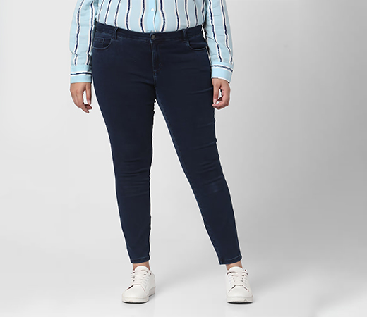 Curve Women Solid Casual Wear Dark Blue Jeans by Vero Moda