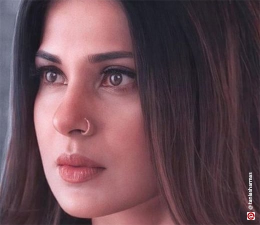 TV actor Jennifer Winget wearing a nose ring with twist-pattern detail