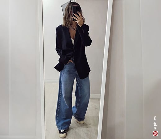 Woman wearing baggy jeans and a blazer