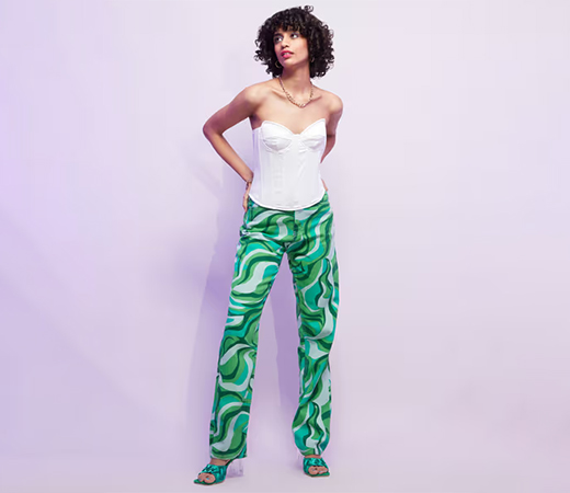 MIXT by Nykaa Fashion White Solid Sweetheart Neck Short Corset Top