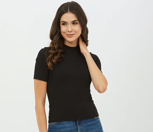 Harpa’s High Neck Short Sleeves Self-Design Top