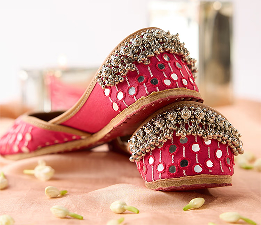 Gajra Gang Fuchsia Embellished Leather Jutti