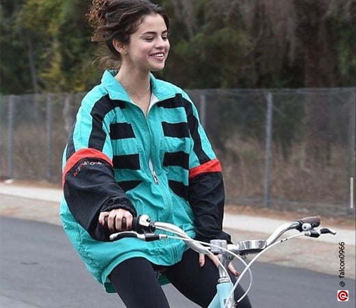 Selena Gomez wearing leggings